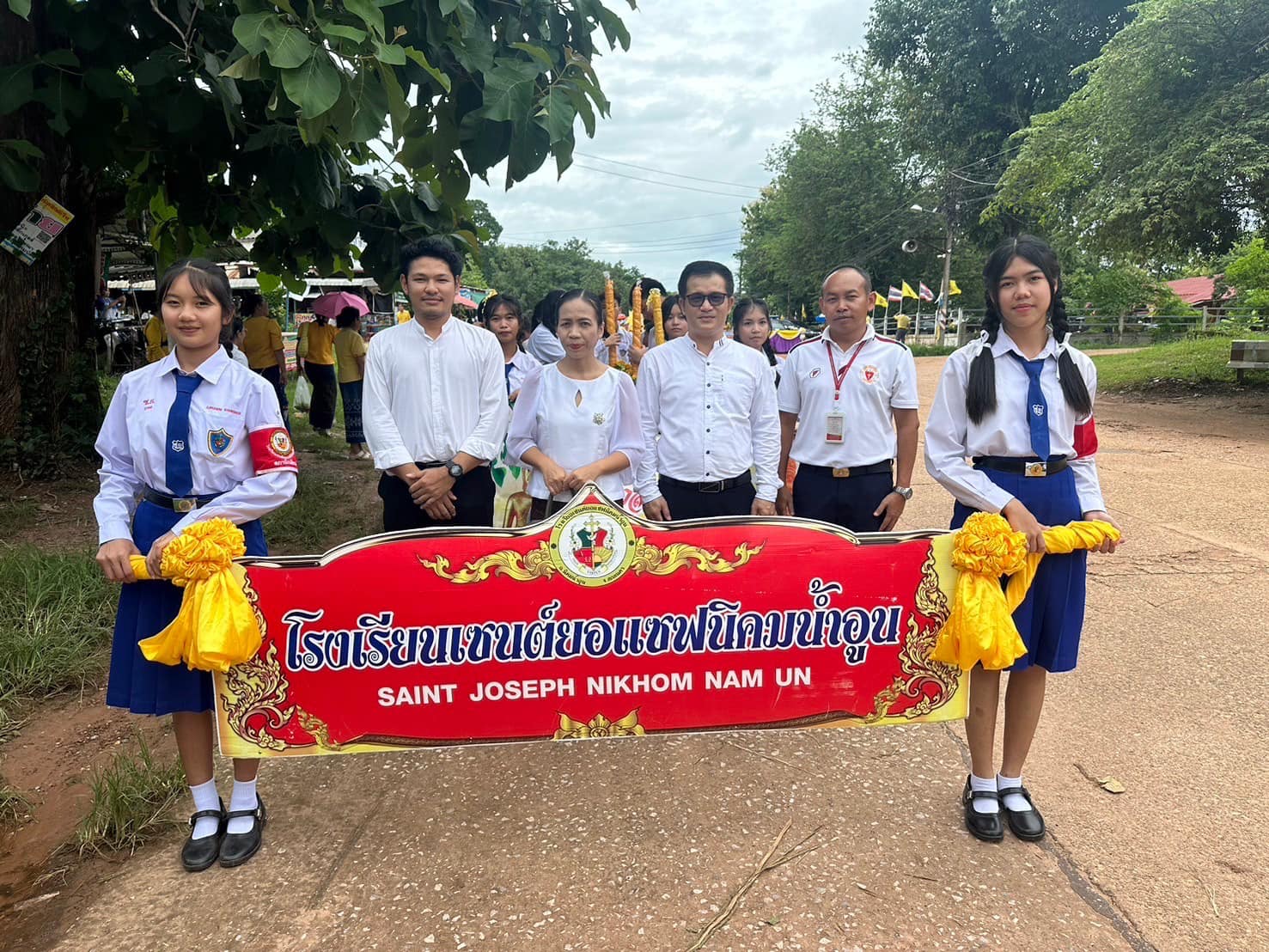 ร่วมกิจกรรมประเพณีเข้าพรรษา